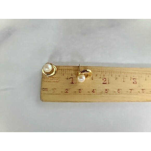 Faux Pearl Gold Tone Metal Stud Earrings Vintage - Picture 8 of 10